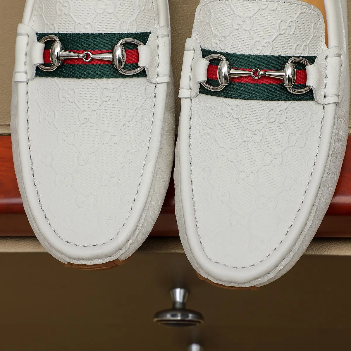 Men's shoes 💰360💰💰GUCCI Gucci official website synchronizes the latest model 🛃The upper is made of imported cowhide, 🐷leather lining, rubber outsole, 🎩🎩top-notch handcrafted workmanship with fine stitches and threads🔍definitely satisfy those perfectionist men who pursue high luxury quality 👏 Colors available! Code number 38-45 Large quantity in stock